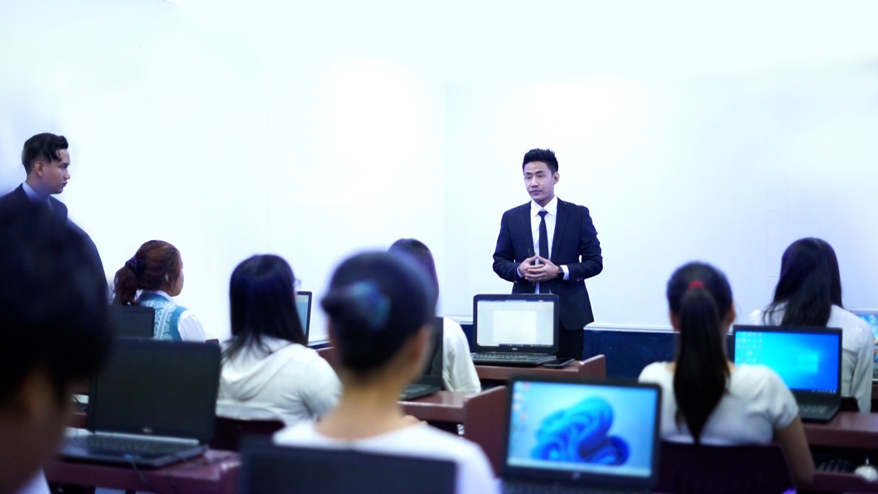 A class in session at Einstein Private High School